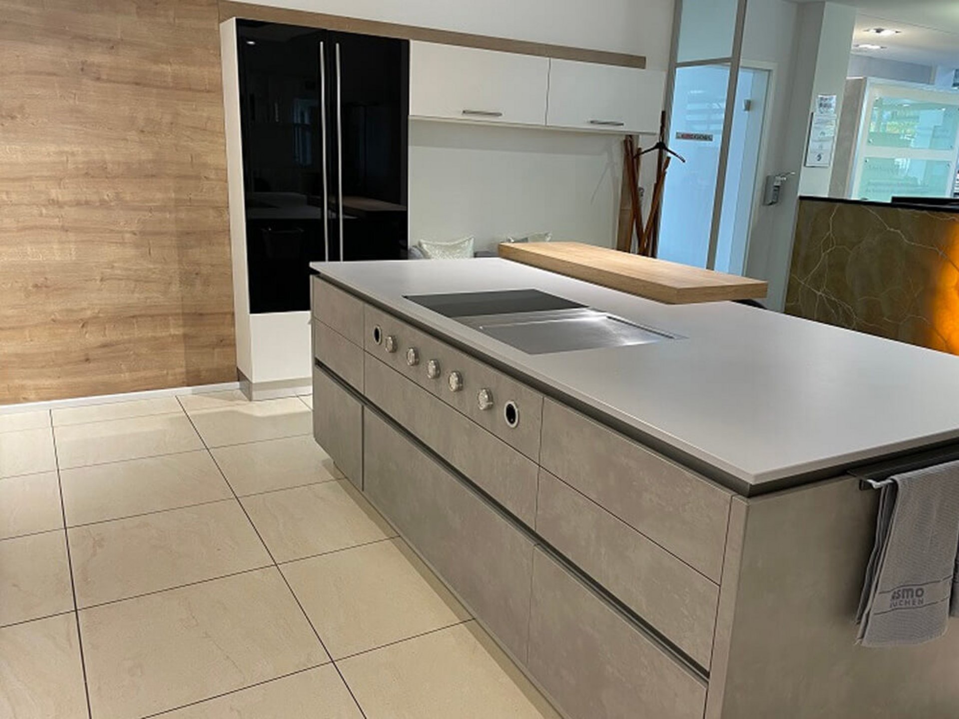 ASMO Line Pro / X-Line Zeile mit Insel - Abverkaufsküche, Musterküche München-Freiham