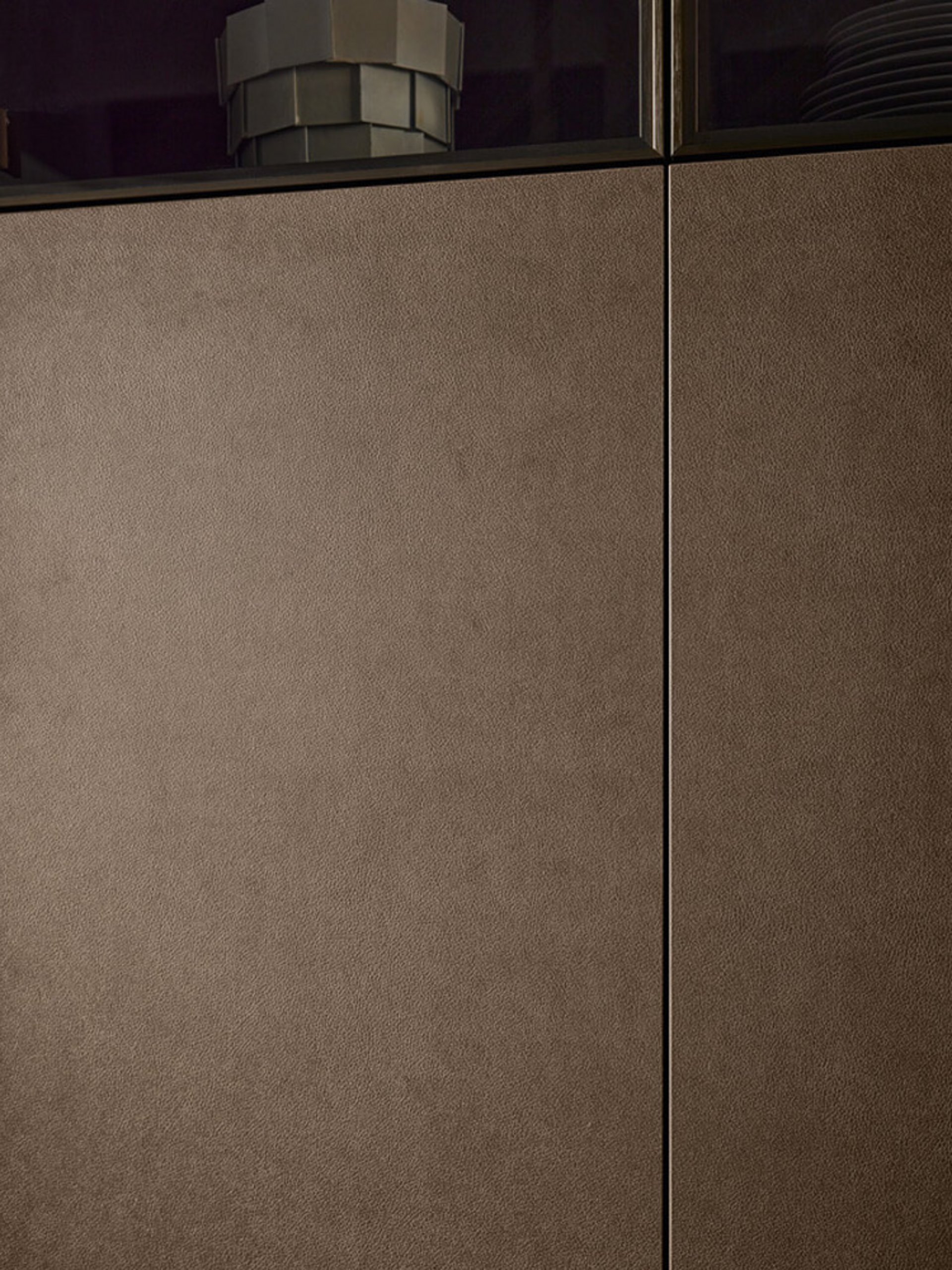 Detail der Mocha-Küchenfront in Lederoptik bei VC buffalo mocha