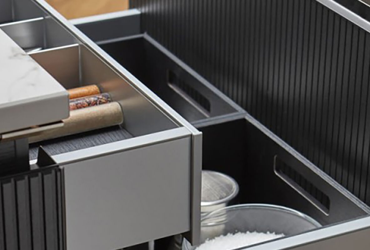 ASMO KÜCHEN Life Hack Geschirr platzsparend einräumen