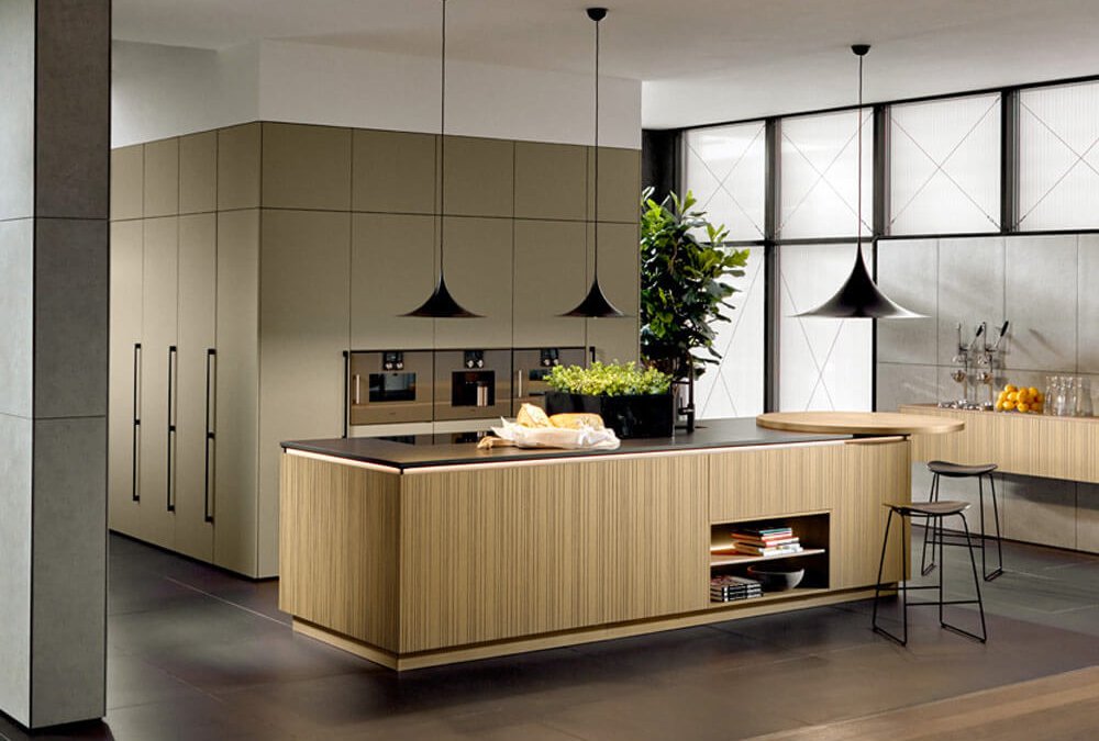 Moderne nachhaltige Küche mit Kücheninsel, Holzoptik und zeitlosem Design