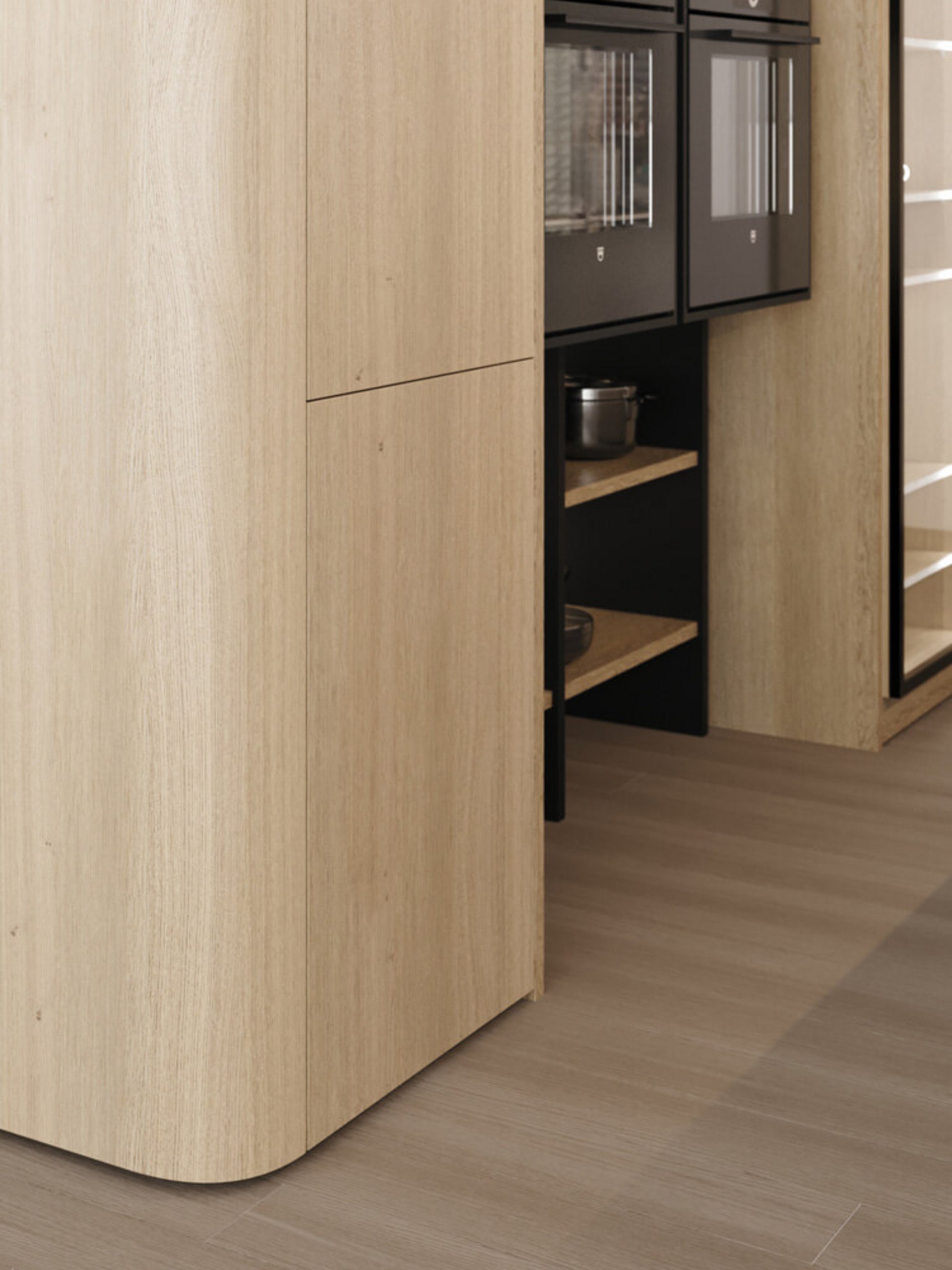 Weiche Linienführung am Hochschrank-Abschluss durch hochwertige Rundwangen in natürlicher Holzoptik für fließende Raumübergänge.