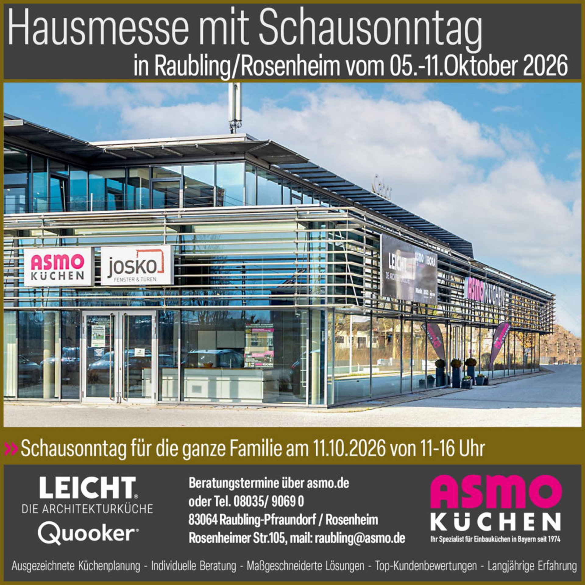 ußenansicht des Küchenstudios von ASMO KÜCHEN in Raubling mit großflächiger Glasfassade.