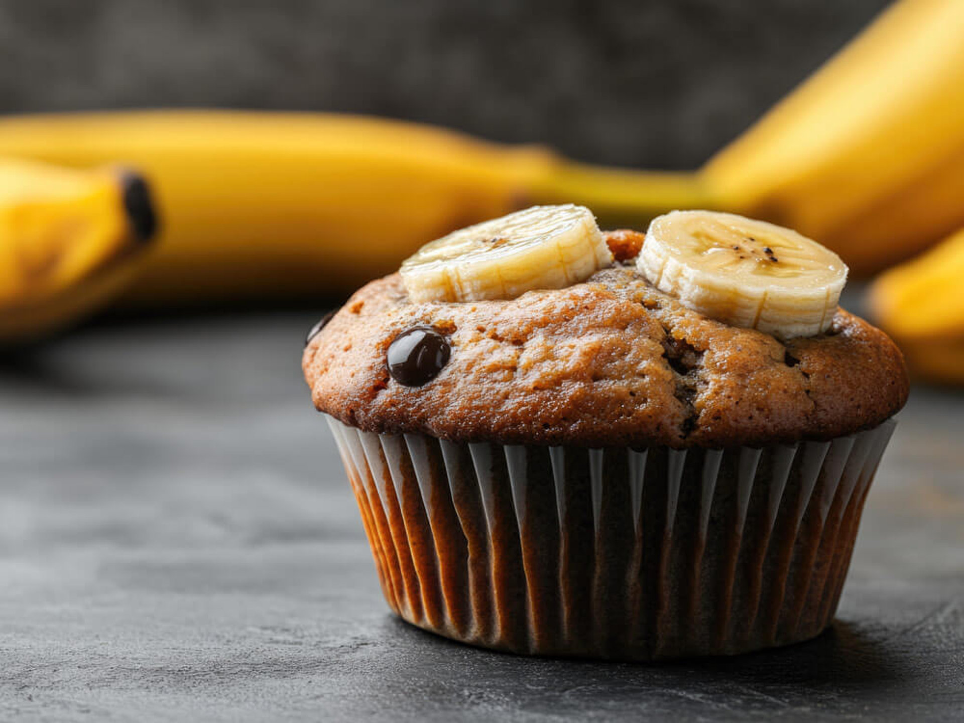 Zuckerfreier Bananenmuffin mit Schokolade – gesundes Backrezept