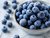 Gefrorene Blaubeeren als Grundlage für cremiges Blaubeer-Softeis