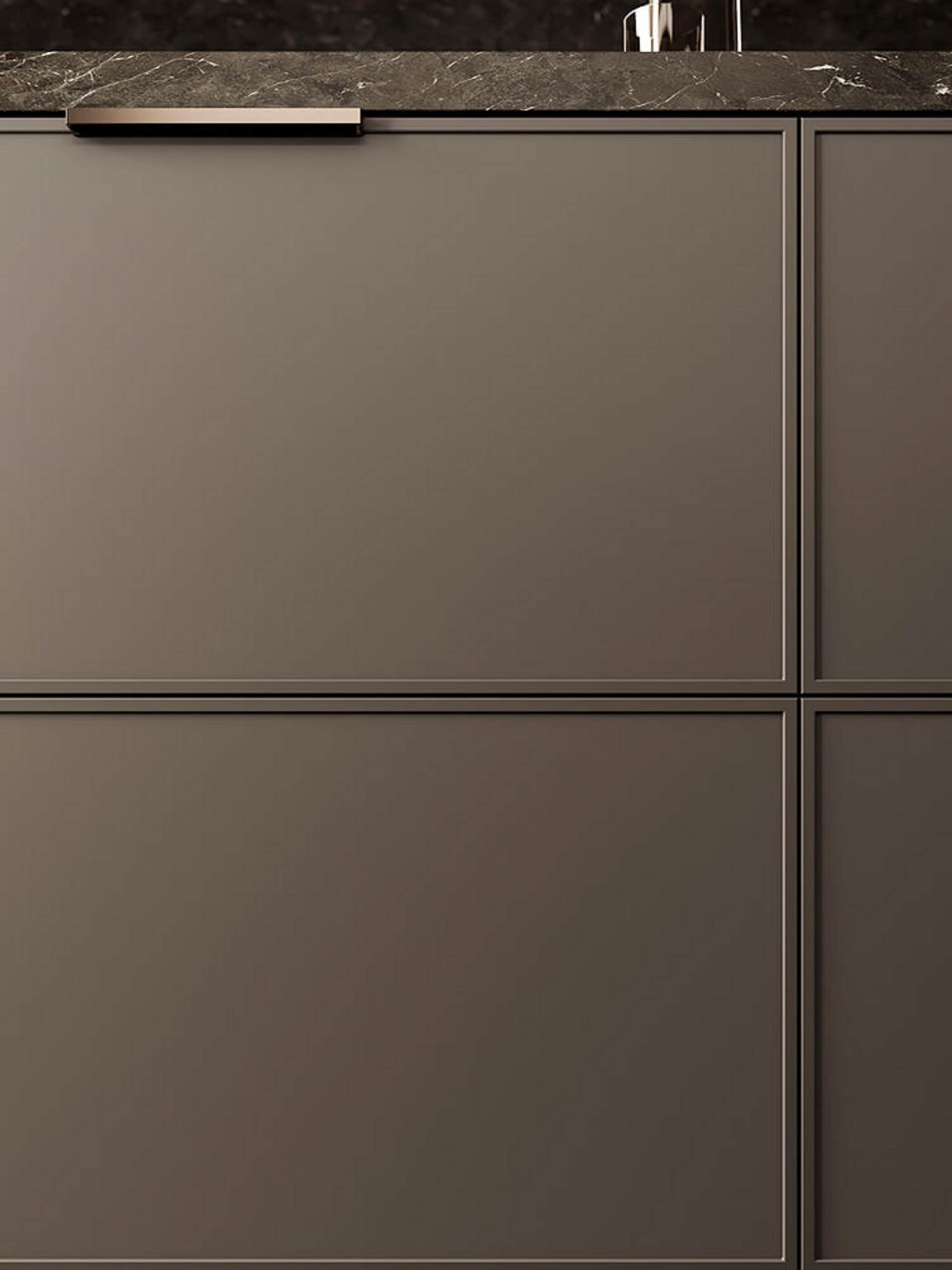 Minimalistische Rahmenfronten in mattem Greige-Farbton mit dezentem Griffprofil