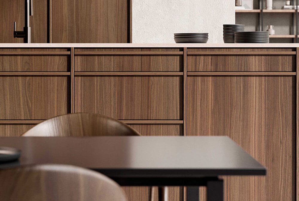 Dunkle Holzküchen als Wohnküchen-Trend: Holzfronten, Insel und warme Materialien im modernen Look.