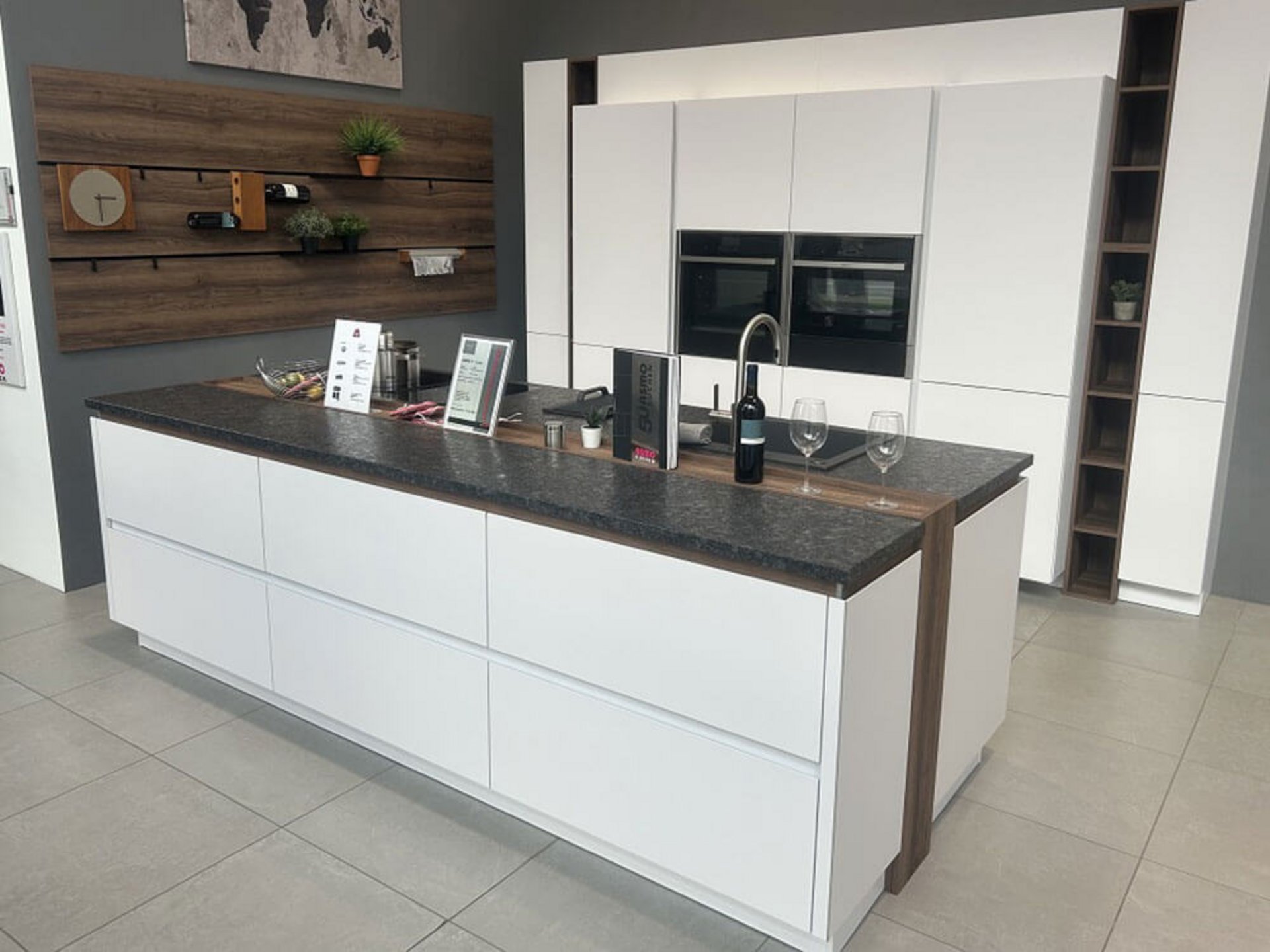 ASMO Y-Line - Küchenzeile mit großer Koch- und Spülinsel