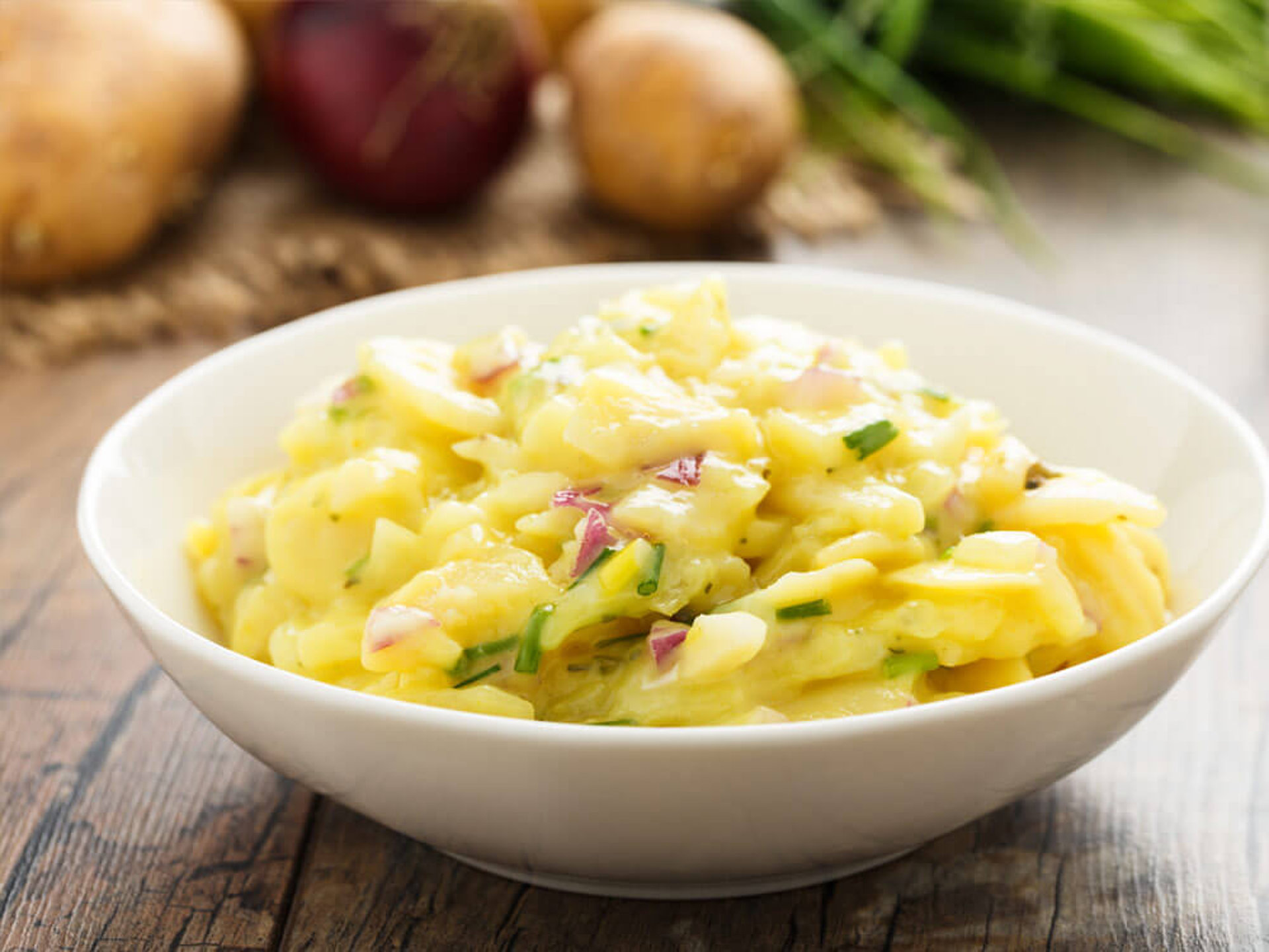 Festkochende Kartoffeln mit Schale für klassischen Kartoffelsalat