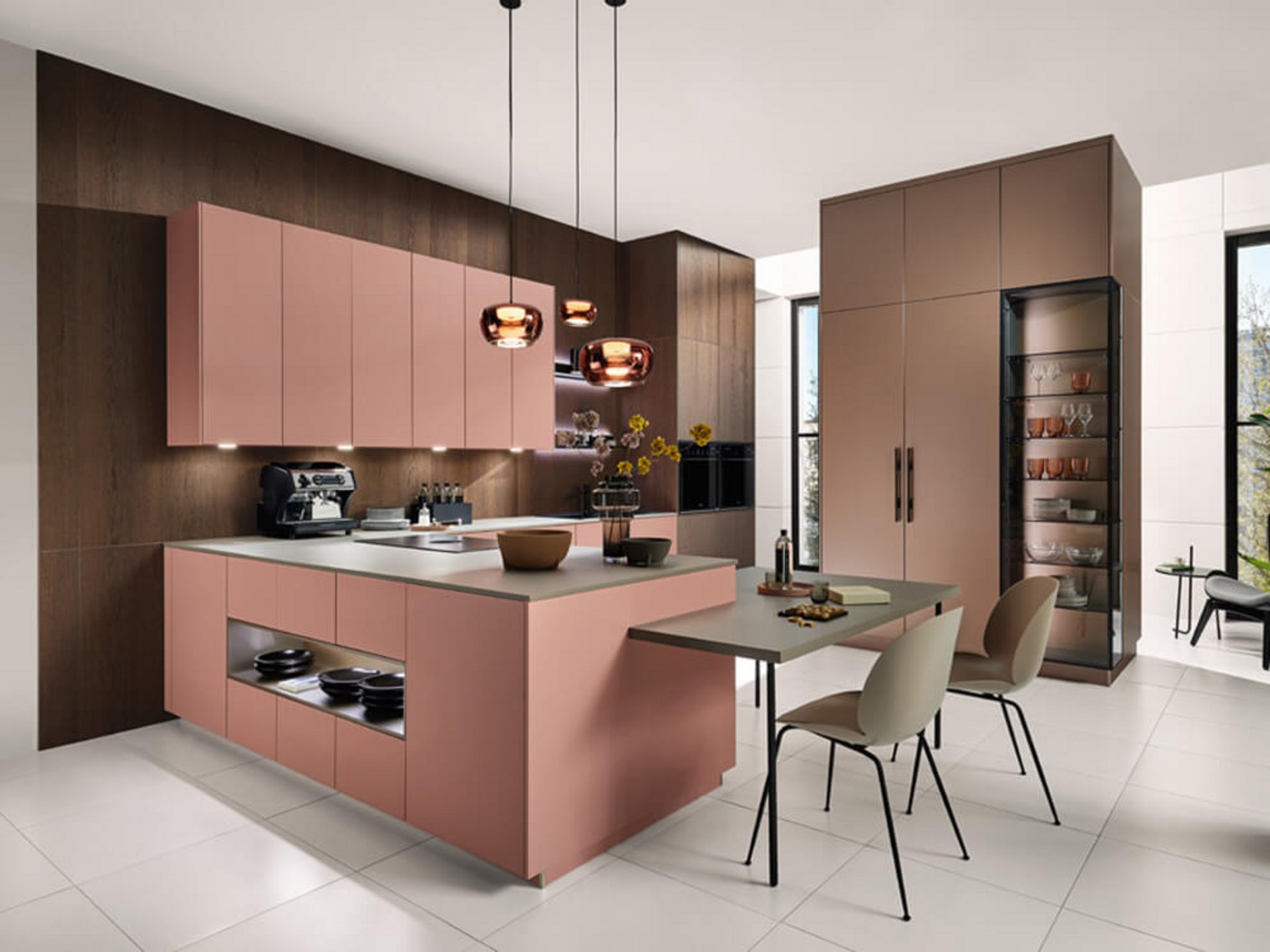 Grifflose Oberschränke in Mattlack Altrose & Eiche Espressobraun mit integrierter Unterbaubeleuchtung