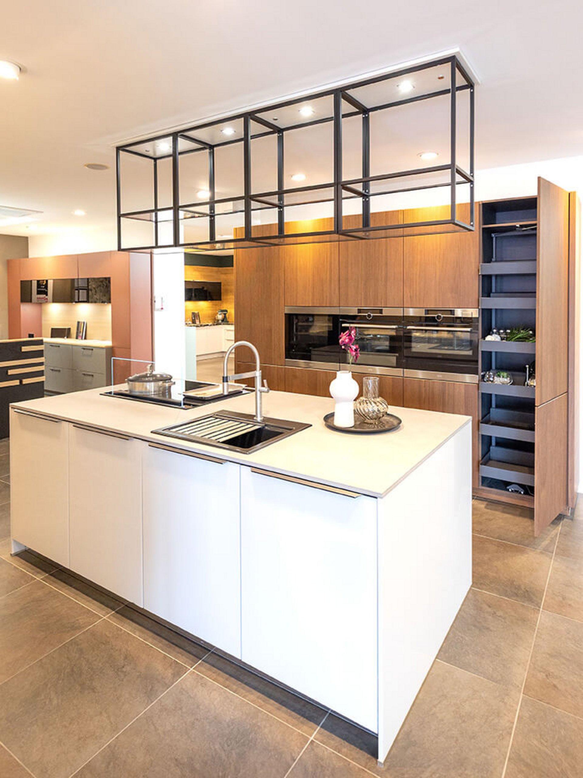 Matte Küchenfronten in Anthrazit mit Anti-Fingerprint Oberfläche und Fingerkontakt