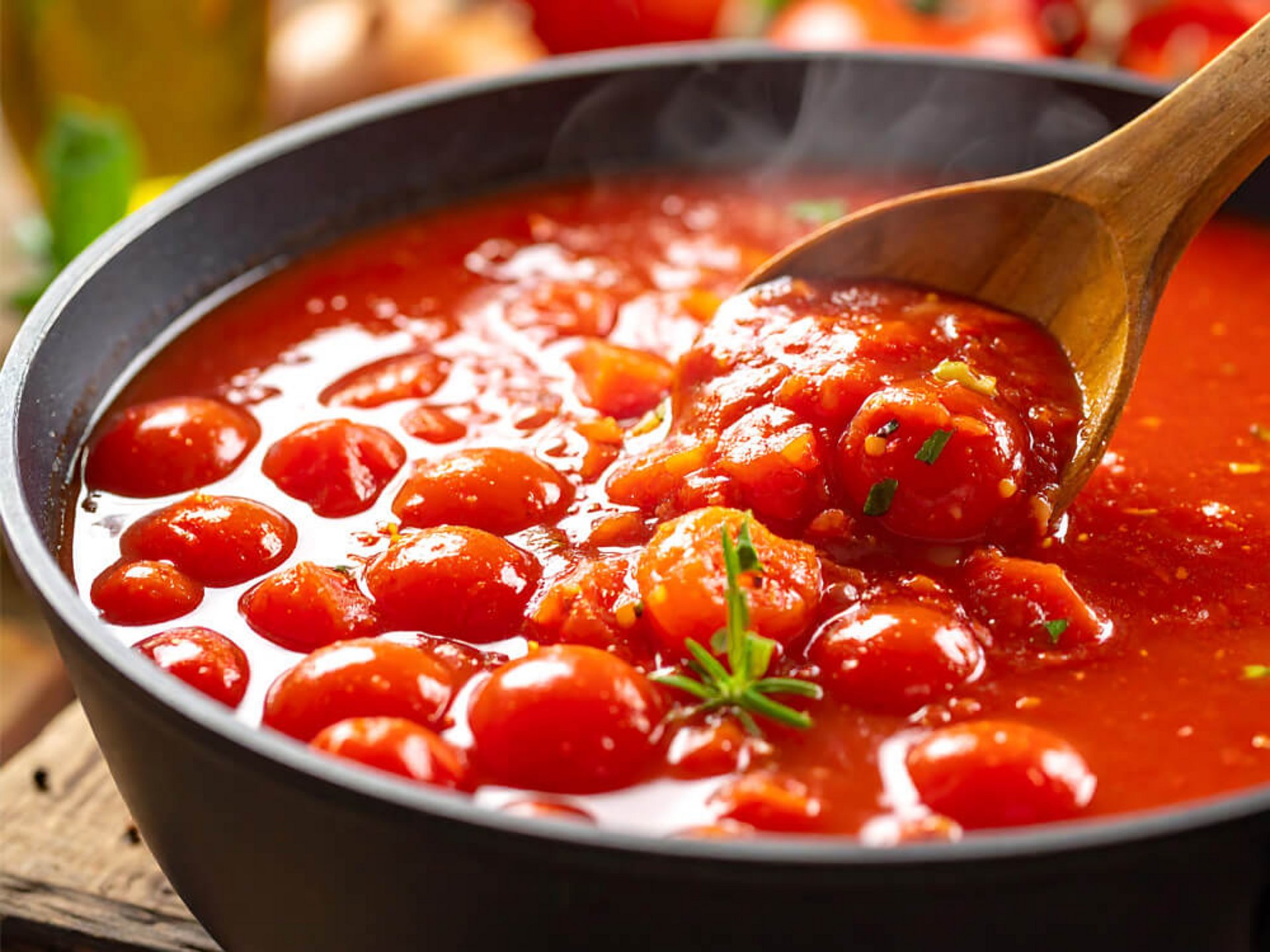 Tomatensosse mit Kirschtomaten – abgestimmt mit dem passenden Wein-fuer-Tomatensosse.