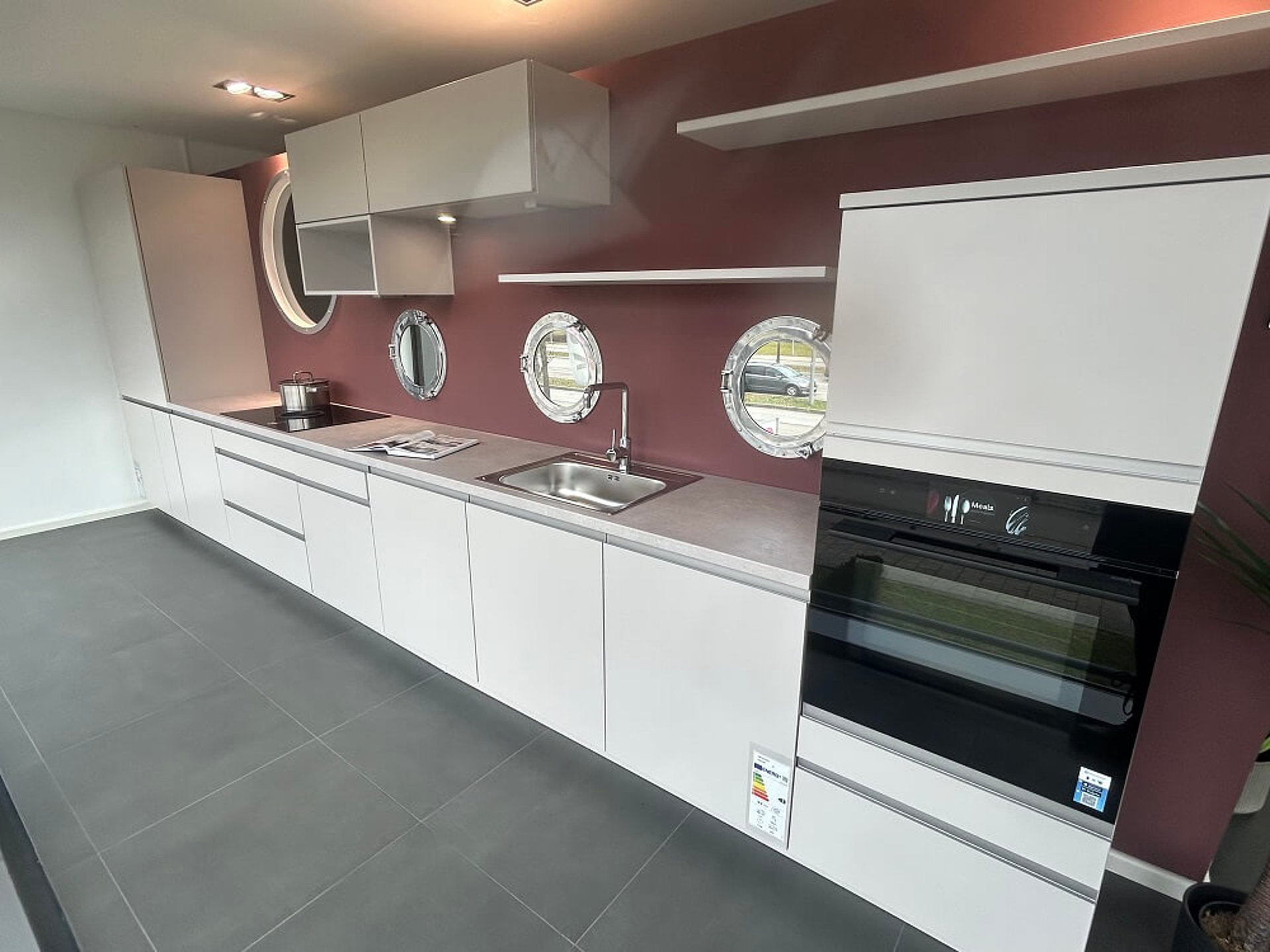 ASMO Easy Line - Küchenzeile mit hochgesetztem Backofen