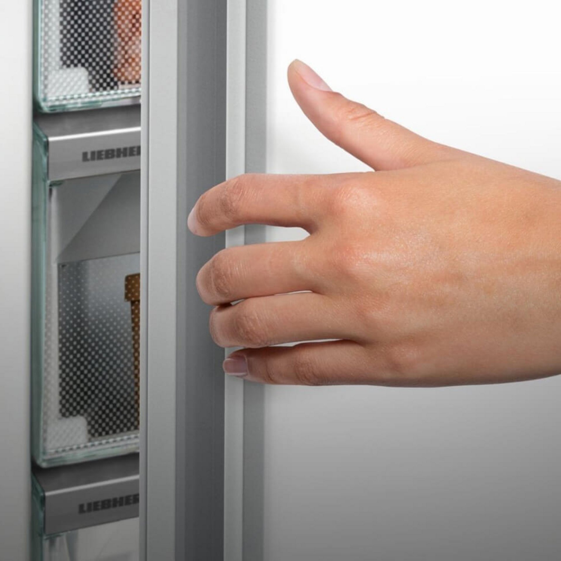 Liebherr EasyOpen Technologie für komfortables Öffnen